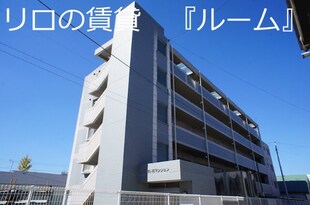 青い鳥マンションの物件外観写真